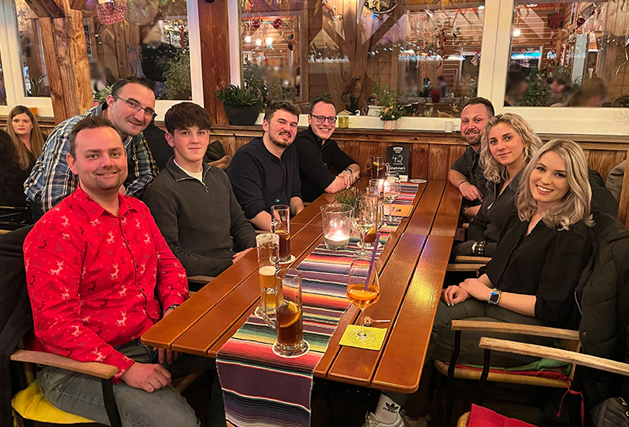 MEGATECH Mitarbeiter auf der Weihnachtsfeier im Con Amigos