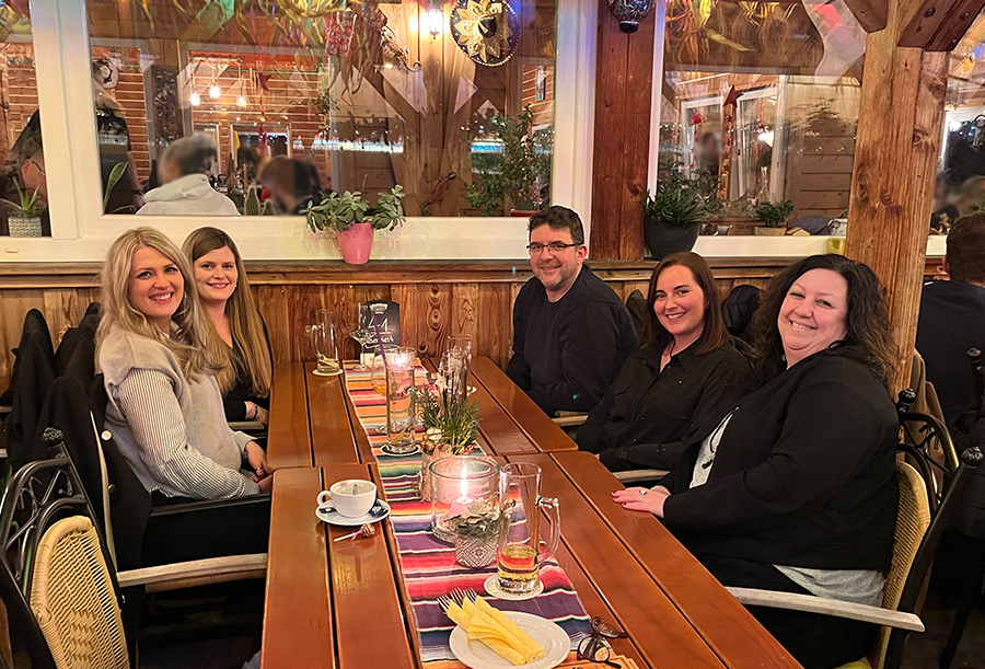 Ausgelassene Stimmung bei der Weihnachtsfeier