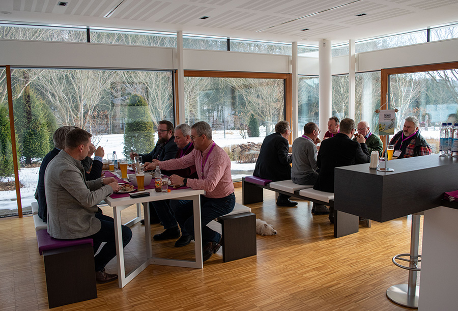 Gemütliches gemeinsames Mittagessen bei MEGATECH in Schöllnach